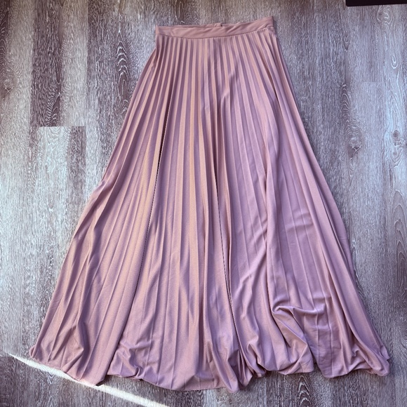Beautiful Elegant Vintage Pleated Dusty Pink Maxi Skirt - Picture 1 of 7